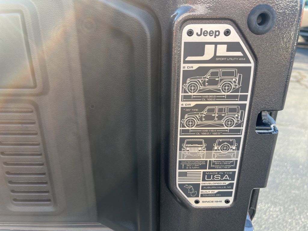2025 Jeep Wrangler 4-Door Willys - Photo 13