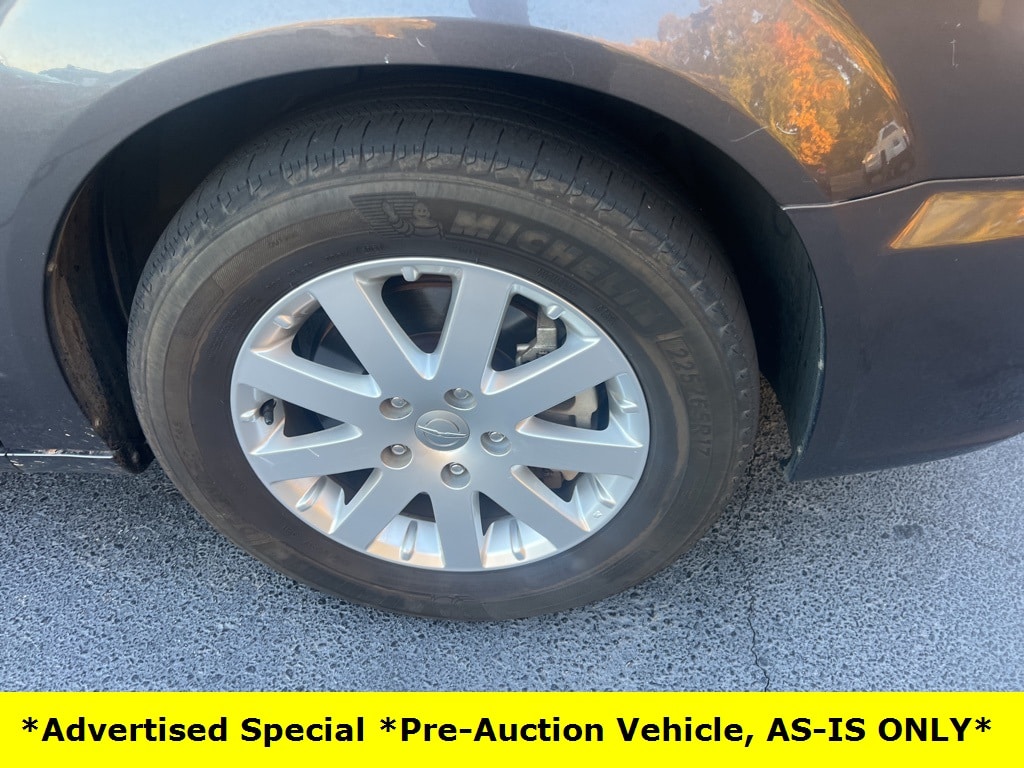 Used 2015 Chrysler Town & Country Touring Minivan/Van