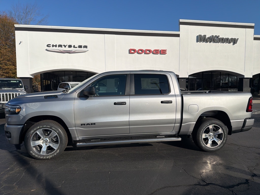New 2025 Ram 1500 TRADESMAN CREW CAB 4X2 5'7 BOX Pickup