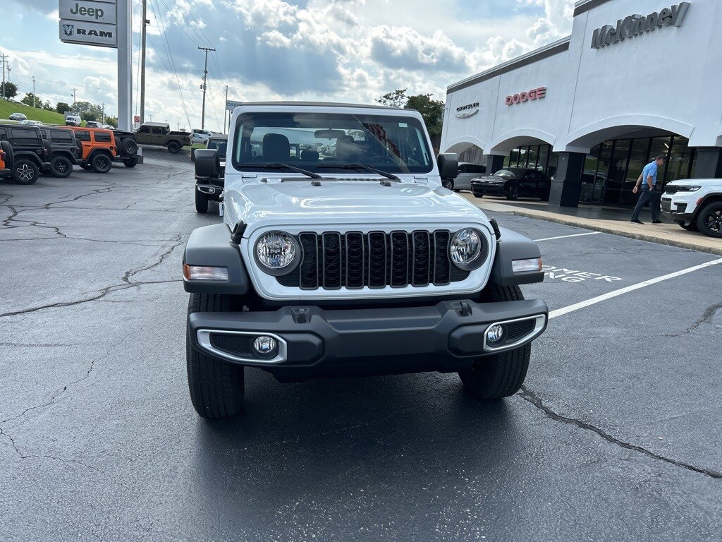 2025 Jeep Gladiator Sport photo 2