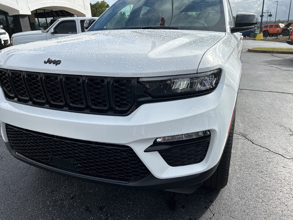 2025 Jeep Grand Cherokee Limited photo 3