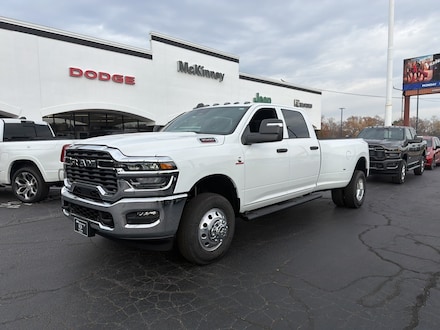 2026 Ram 3500 TRADESMAN CREW CAB 4X4 8' BOX Pickup