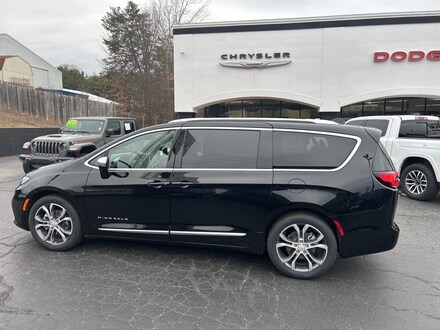 2026 Chrysler Pacifica PINNACLE Passenger Van
