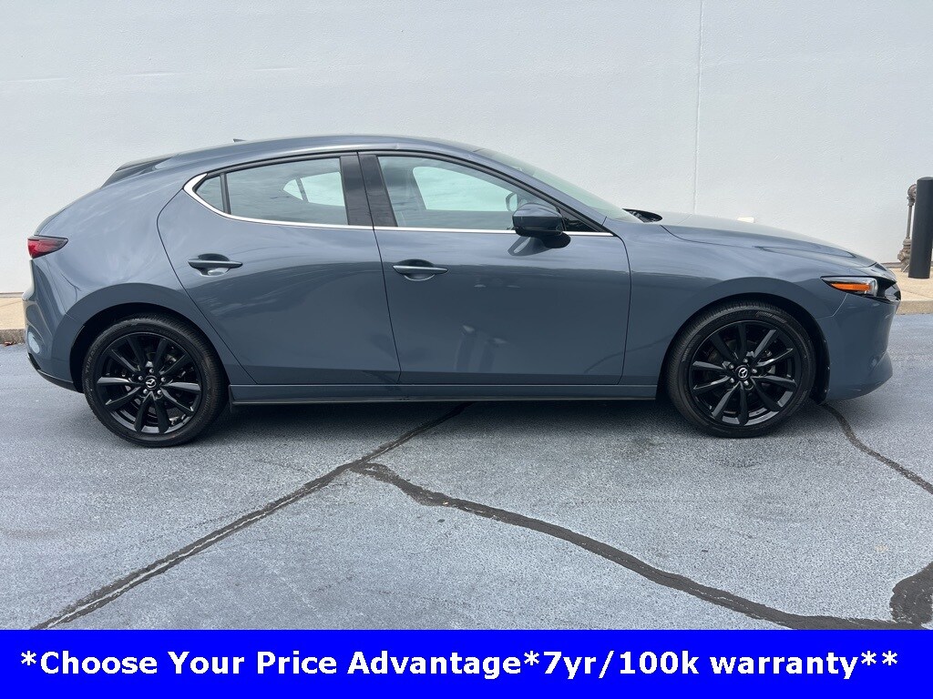 2021 Mazda Mazda3 Premium Hatchback photo 2