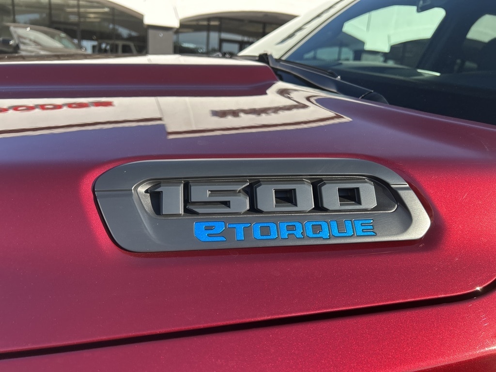 New 2025 Ram 1500 TRADESMAN CREW CAB 4X2 5'7 BOX Pickup