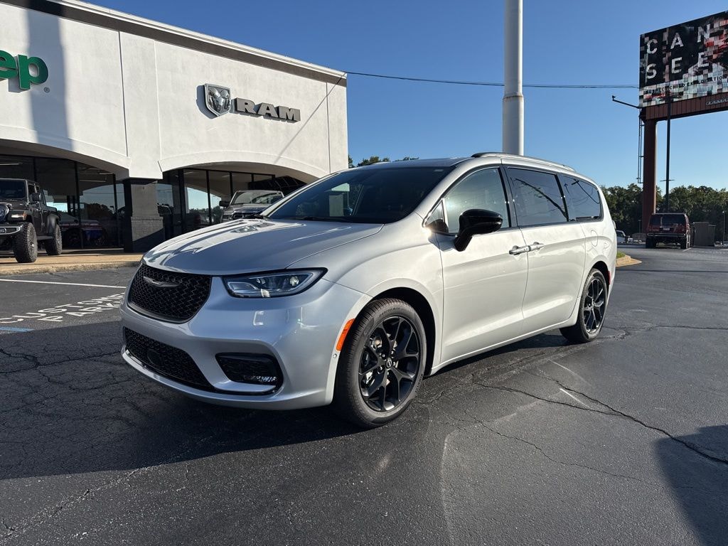 New 2026 Chrysler Pacifica LIMITED Passenger Van