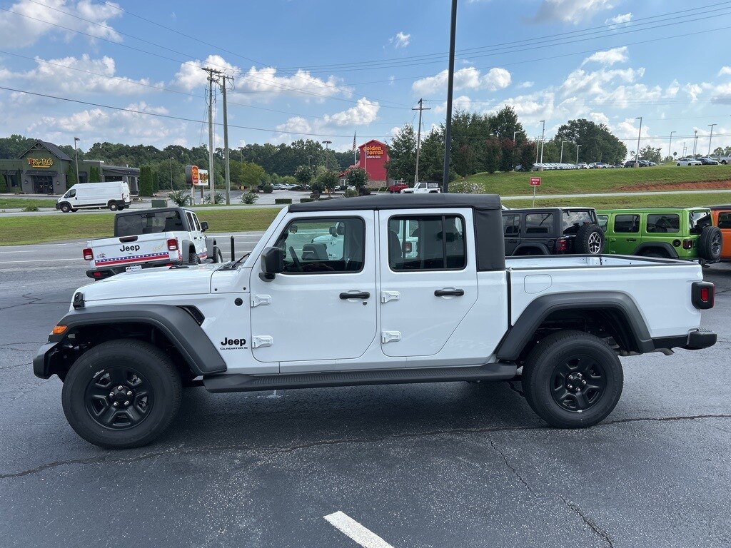 2025 Jeep Gladiator Sport photo 3