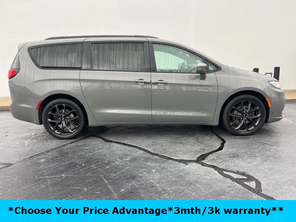 Used 2022 Chrysler Pacifica Touring L Minivan/Van