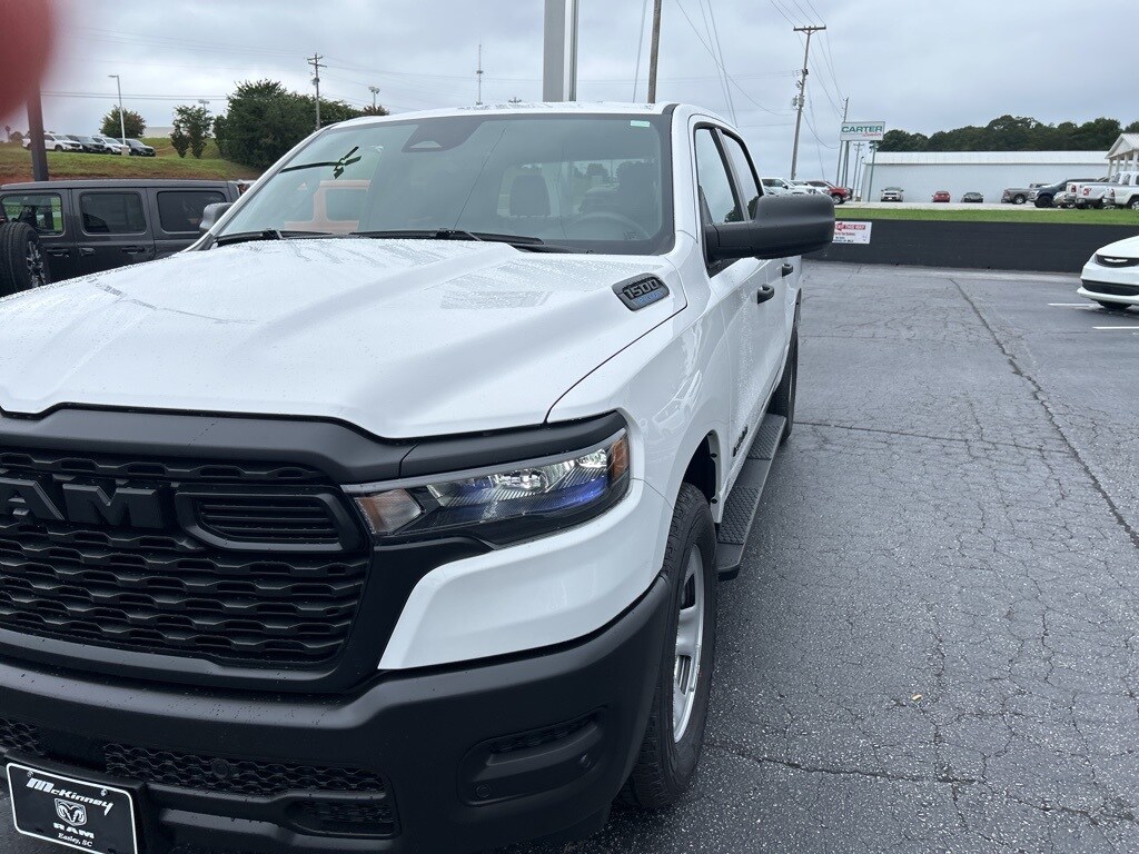 2025 Ram 1500 Tradesman photo 3