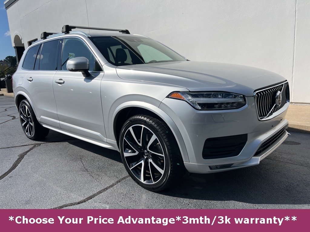 2021 Volvo XC90 Momentum's photo