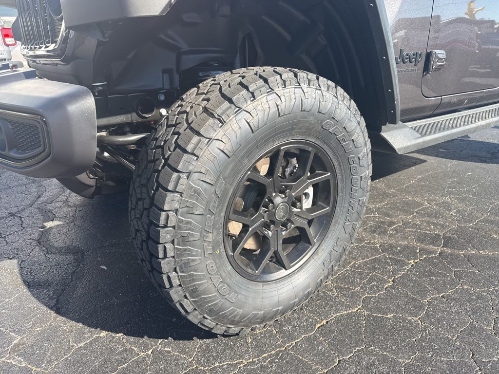 2025 Jeep Wrangler 4-Door Willys - Photo 12