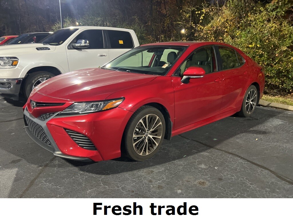 Used 2019 Toyota Camry SE Sedan