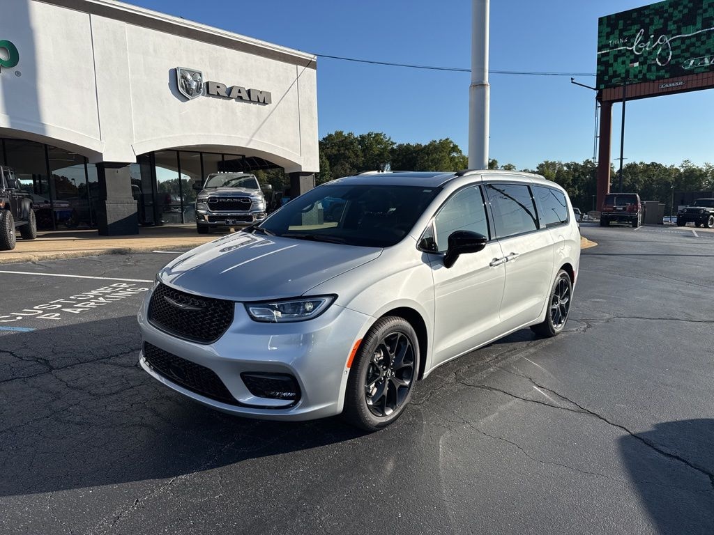 New 2026 Chrysler Pacifica LIMITED Passenger Van