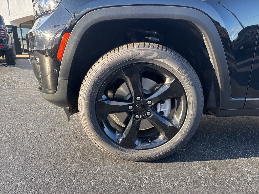 2025 Jeep Grand Cherokee Limited photo 3