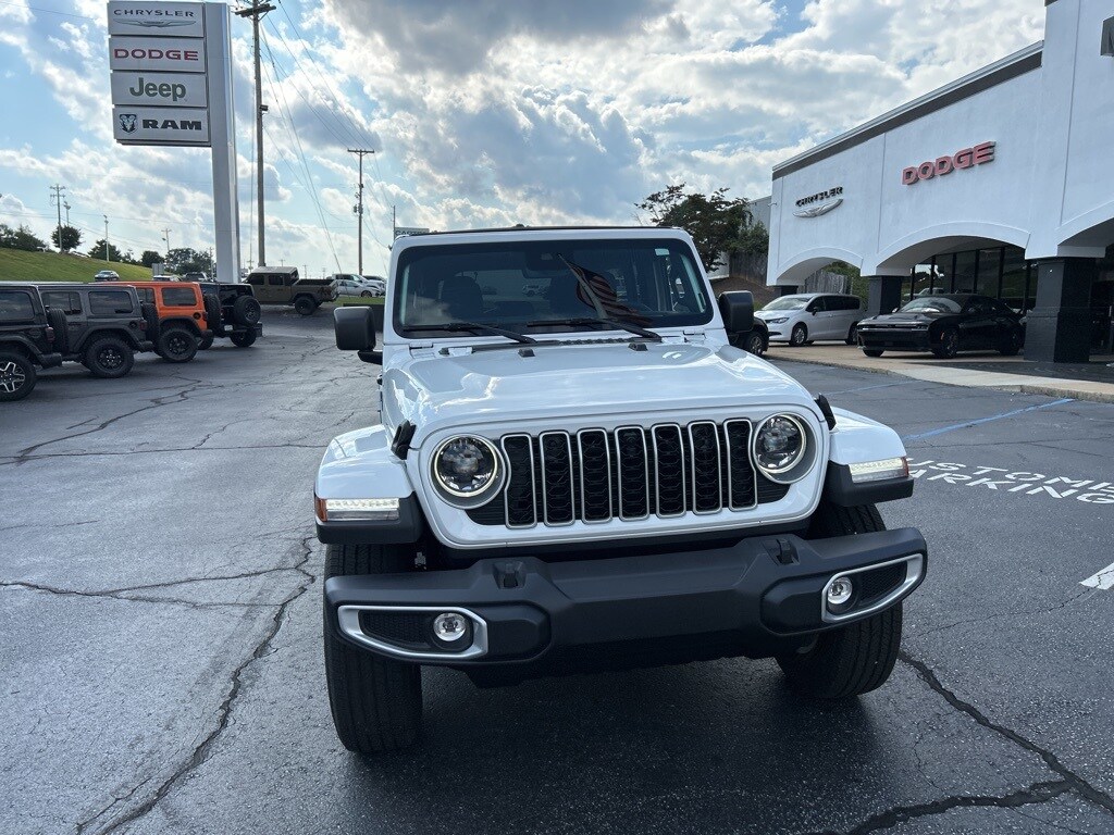 2025 Jeep Wrangler Sahara photo 2
