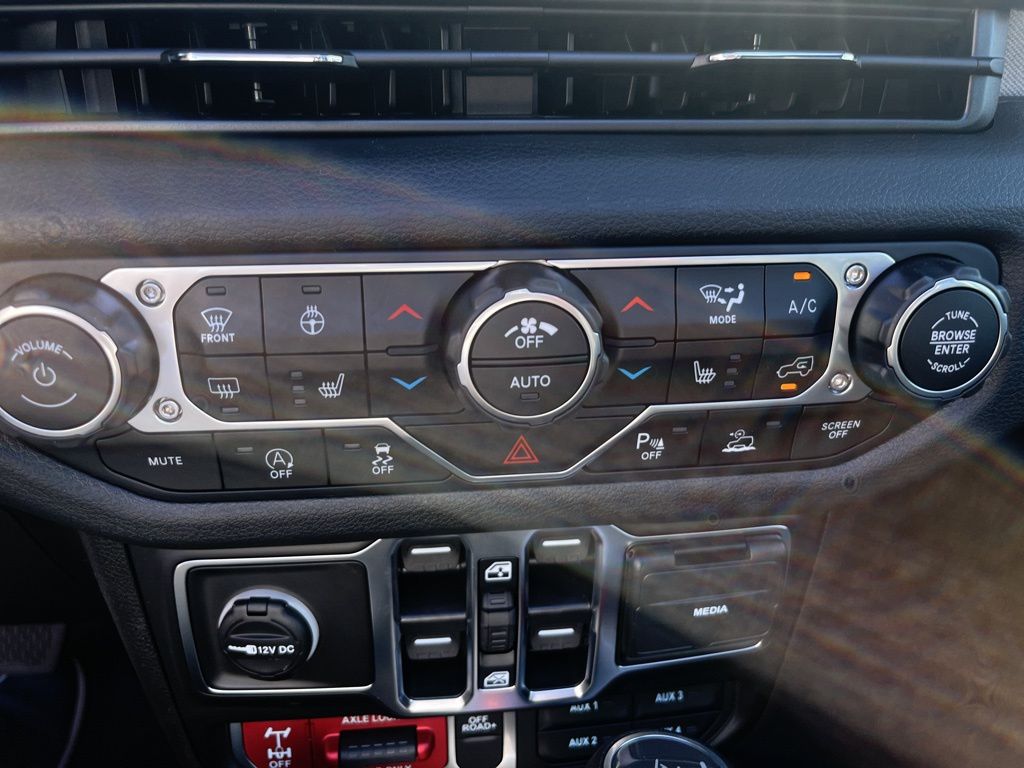 2025 Jeep Wrangler 4-Door Willys - Photo 33
