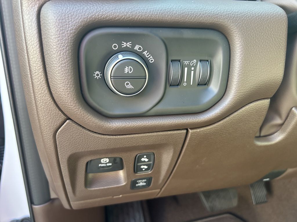 2026 RAM 1500 Laramie - Photo 15
