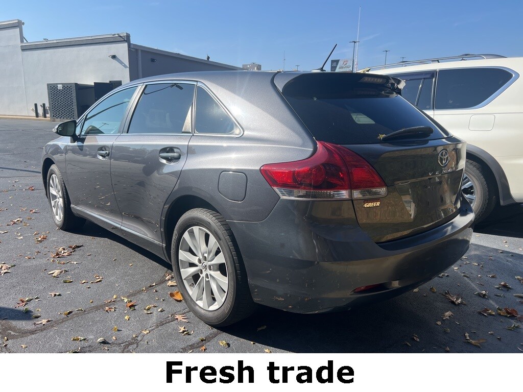 2015 Toyota Venza LE photo 2