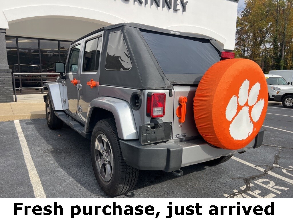 2017 Jeep Wrangler Unlimited Sahara photo 4