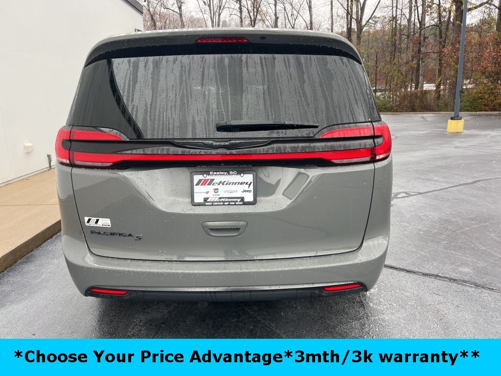 Certified 2022 Chrysler Pacifica Touring L Minivan/Van