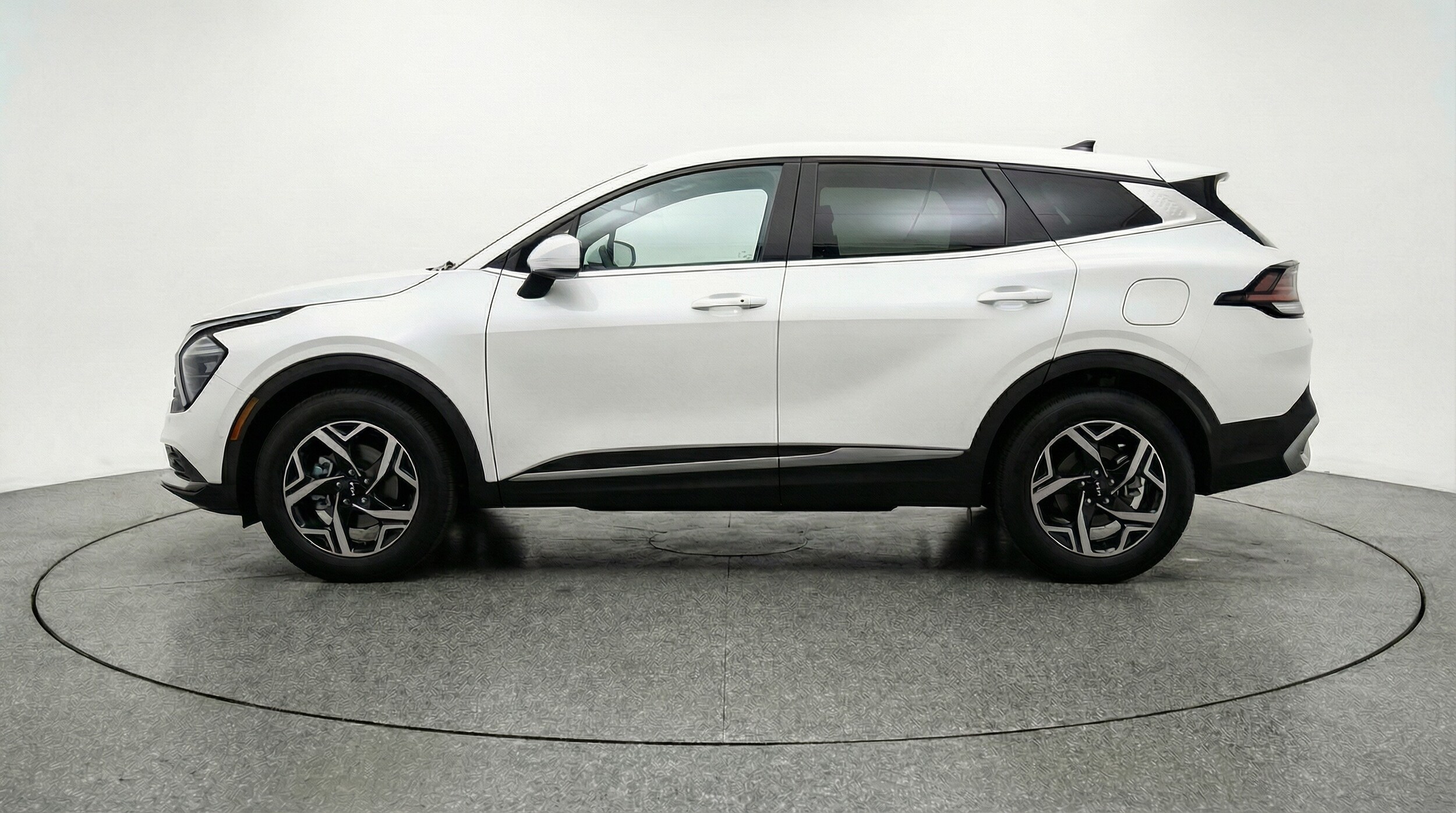 Thumbnail: 2025 Kia Sportage - 4