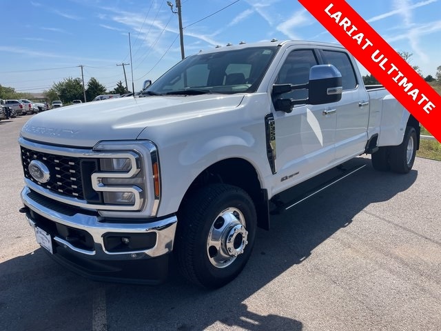 2023 Ford F-350 Super Duty Lariat's photo