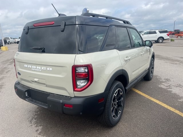 2025 Ford Bronco Sport Outer Banks photo 3