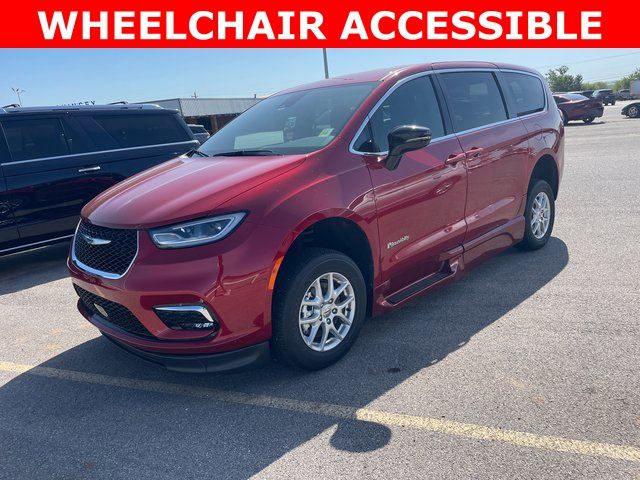 2024 Chrysler Pacifica Touring