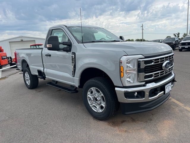 2026 Ford F-350 XLT photo 2