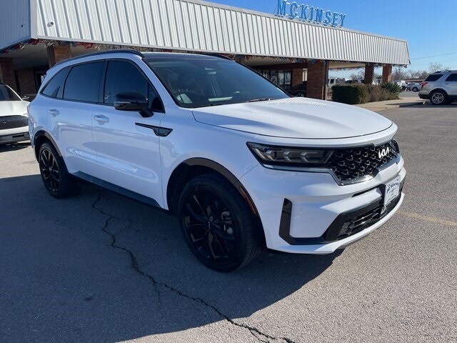 Used 2022 Kia Sorento SX with VIN 5XYRK4LFXNG072513 for sale in Clinton, OK