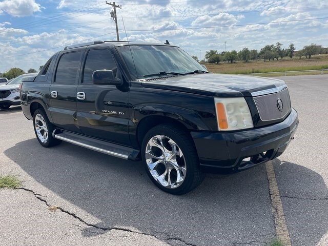 2006 Cadillac Escalade EXT Base photo 2