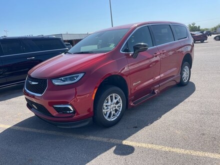 2024 Chrysler Pacifica Touring Van Passenger Van