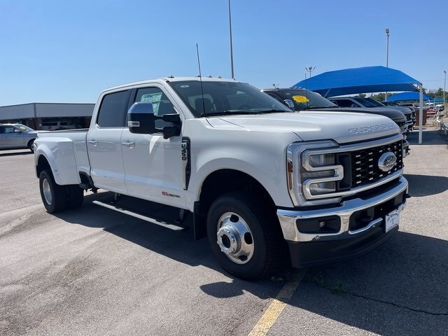 2025 Ford F-350 photo 2