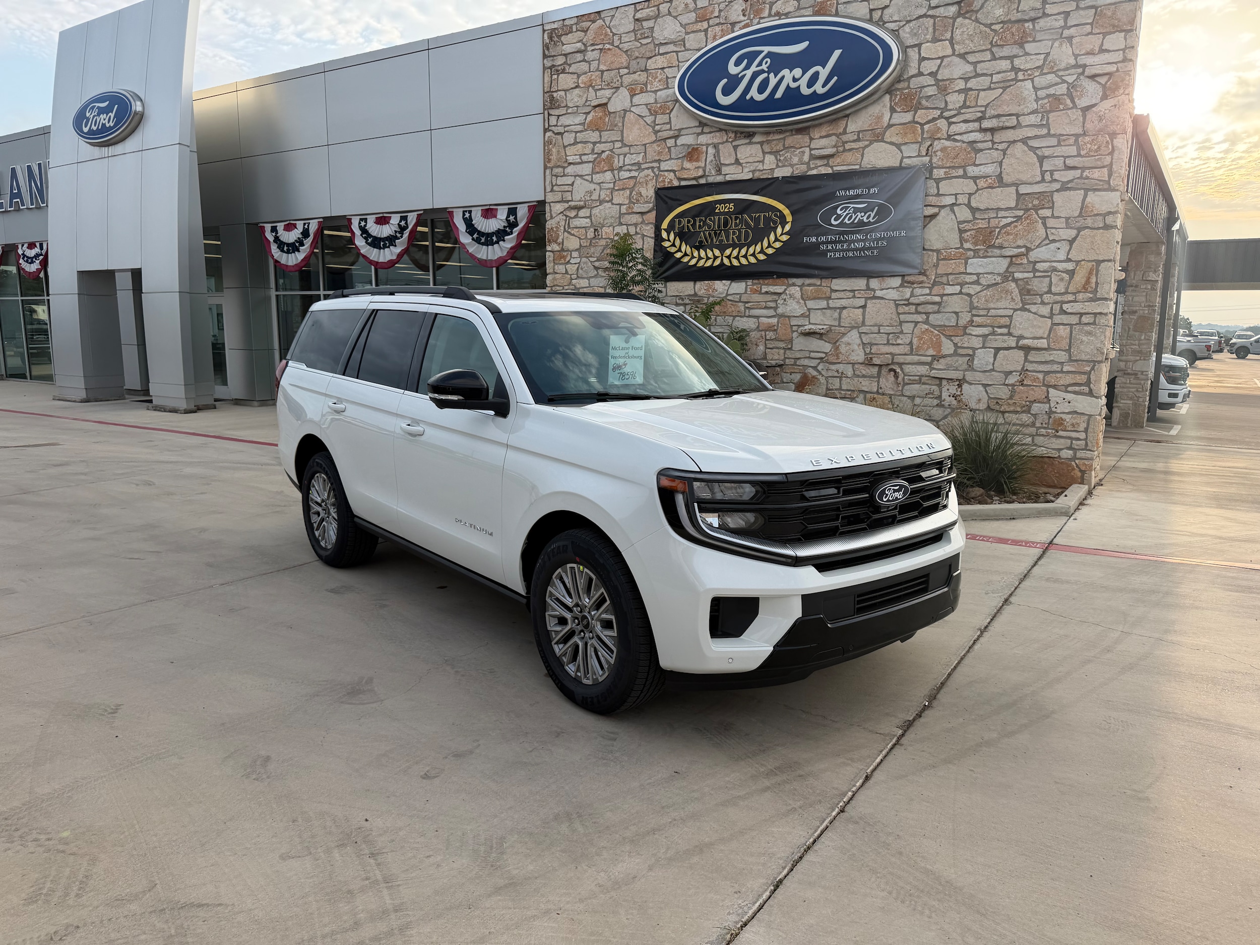 New 2027 Ford Expedition Platinum