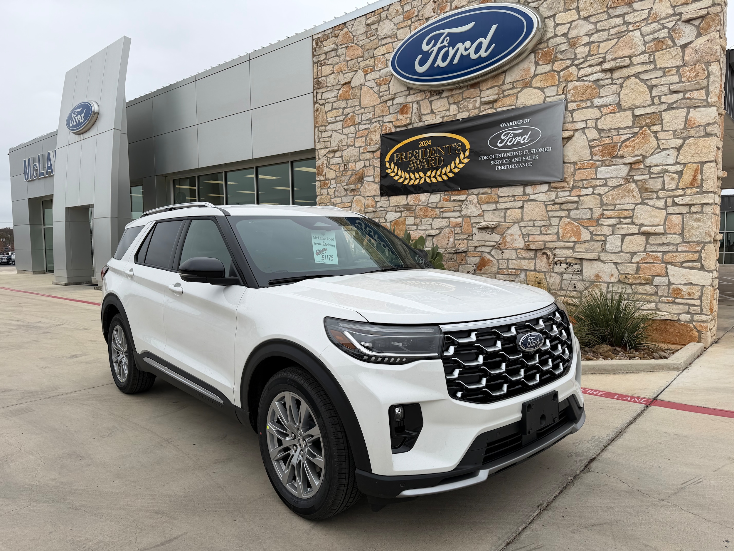 2026 Ford Explorer Platinum's photo