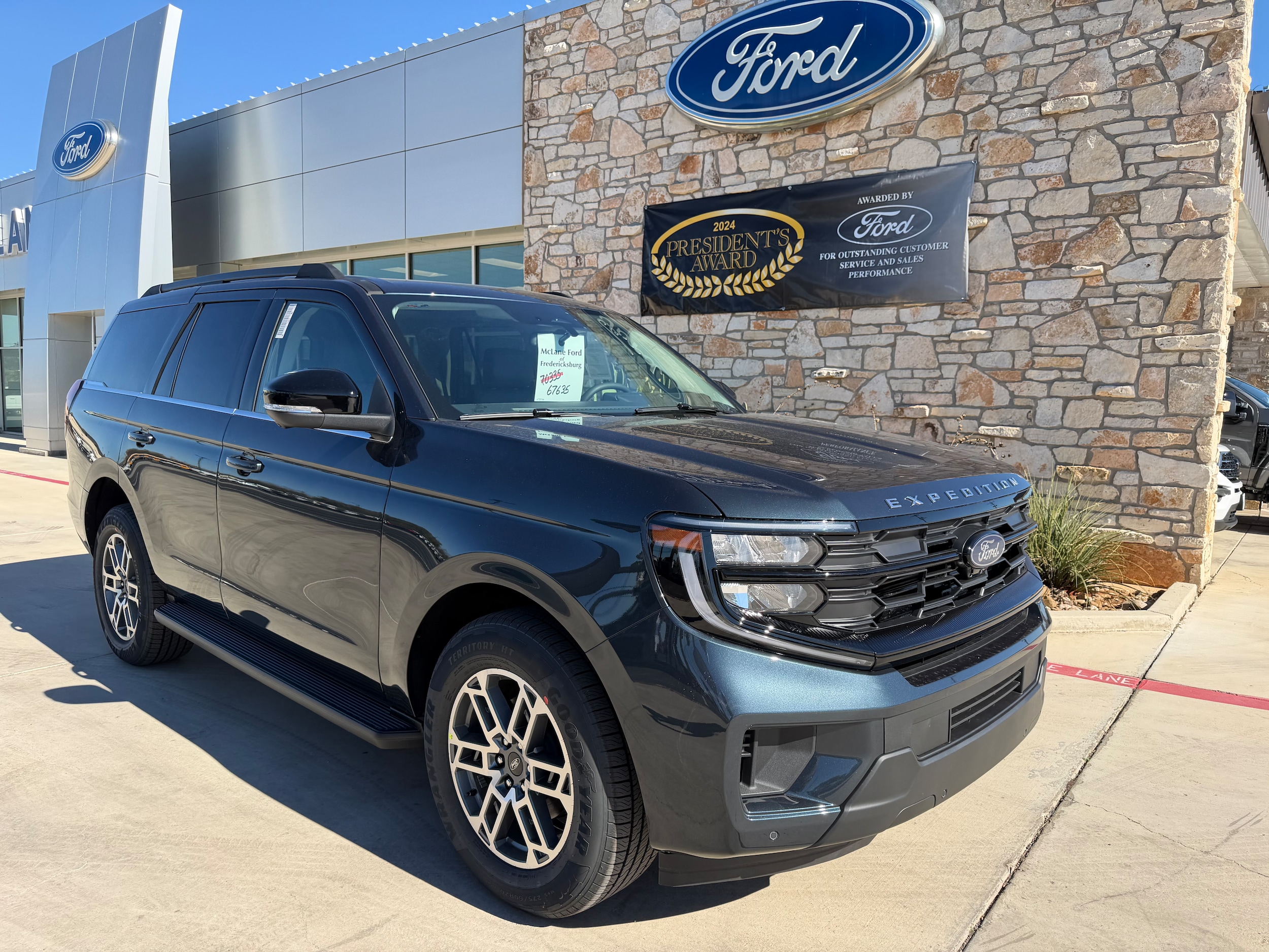 2025 Ford Expedition Active's photo