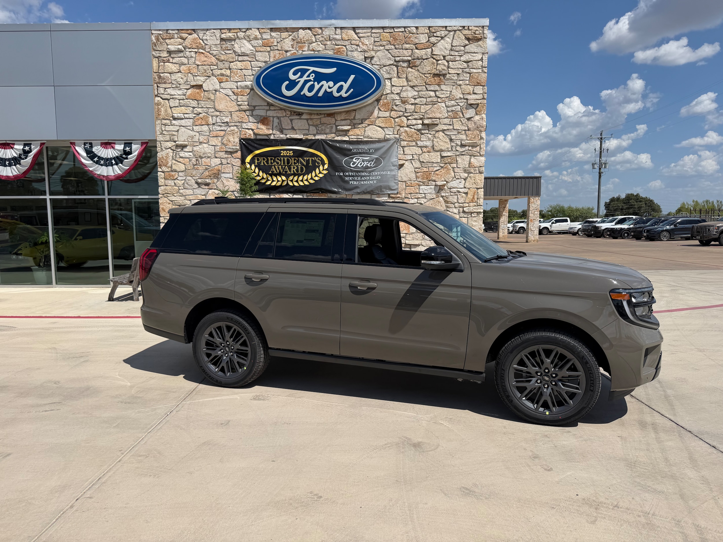 New 2027 Ford Expedition Platinum