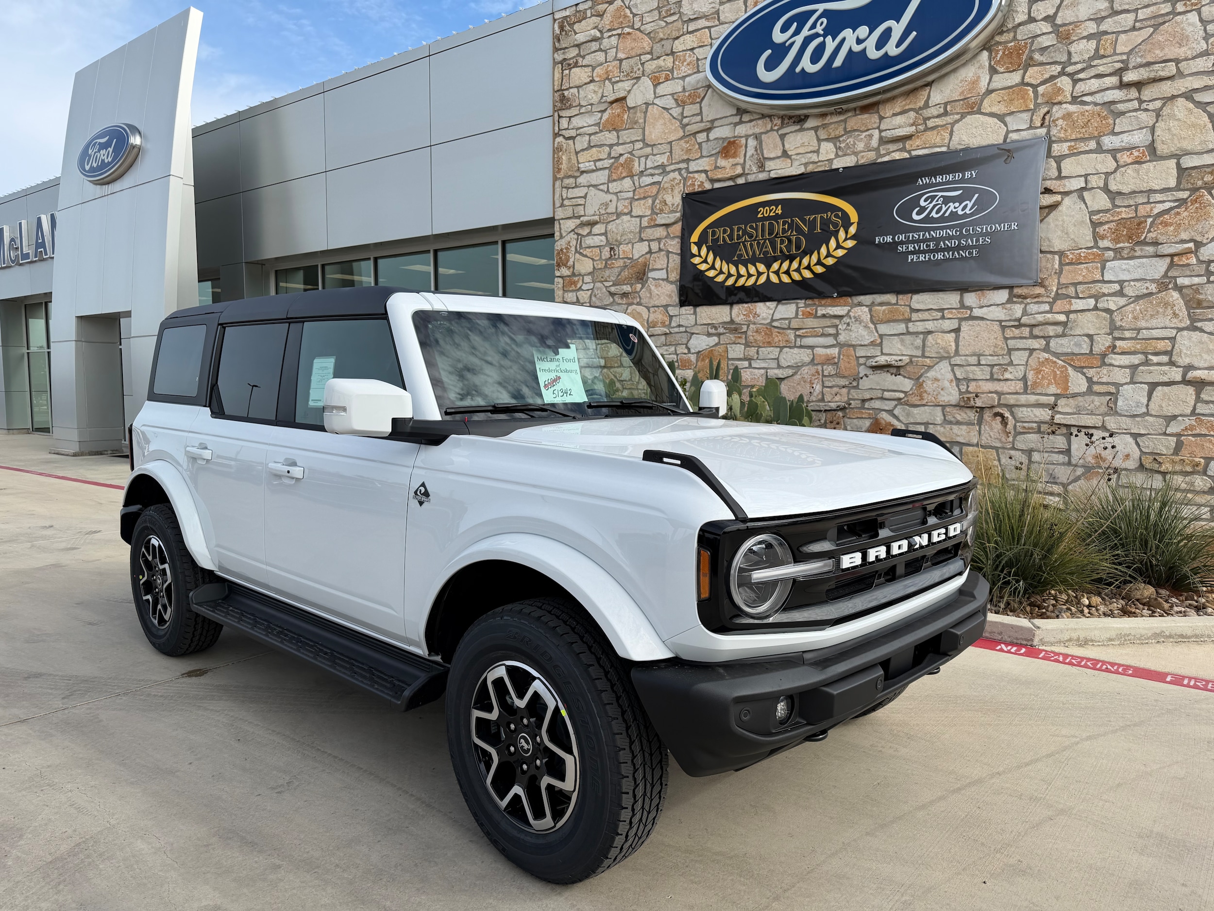 2025 Ford Bronco 4-Door Outer Banks's photo