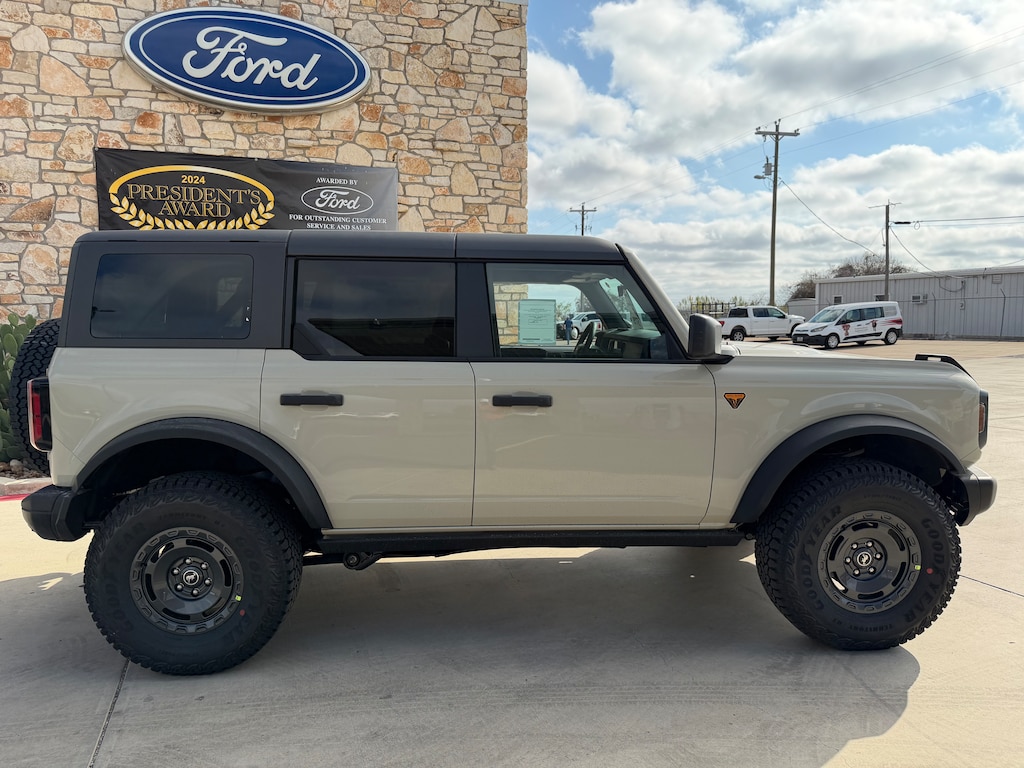 New 2025 Ford Bronco Badlands SUV