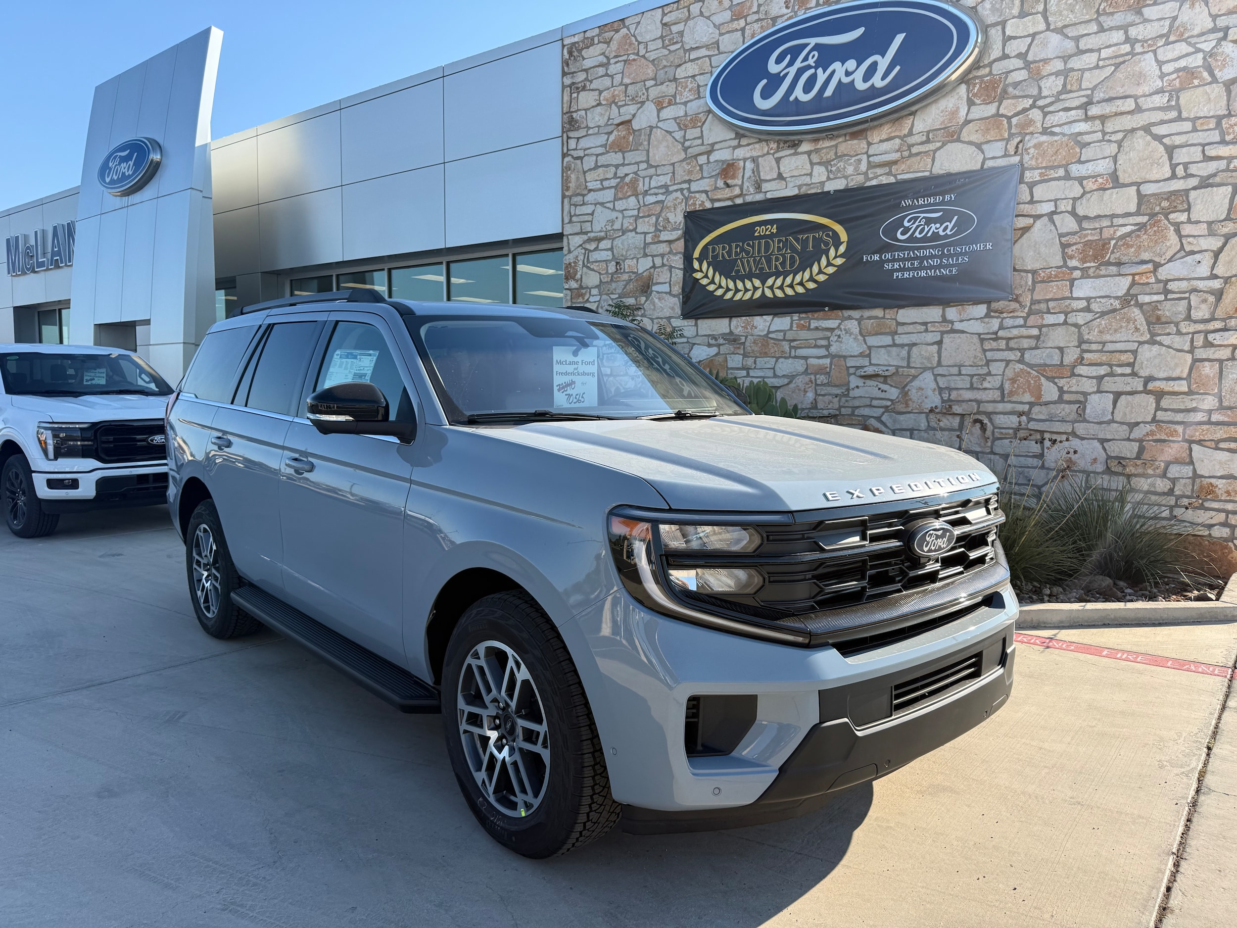 2025 Ford Expedition Active's photo