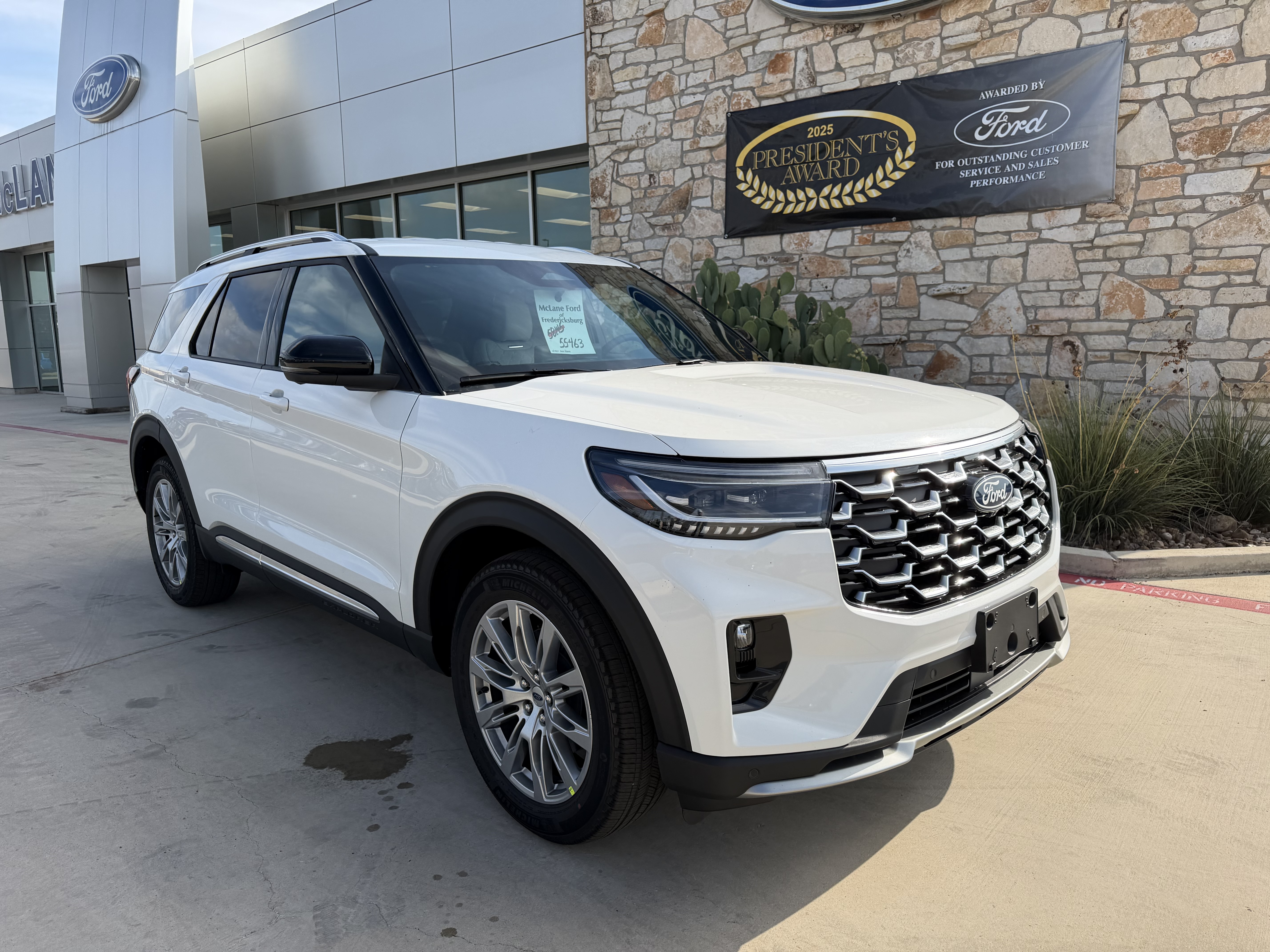 2027 Ford Explorer Platinum SUV