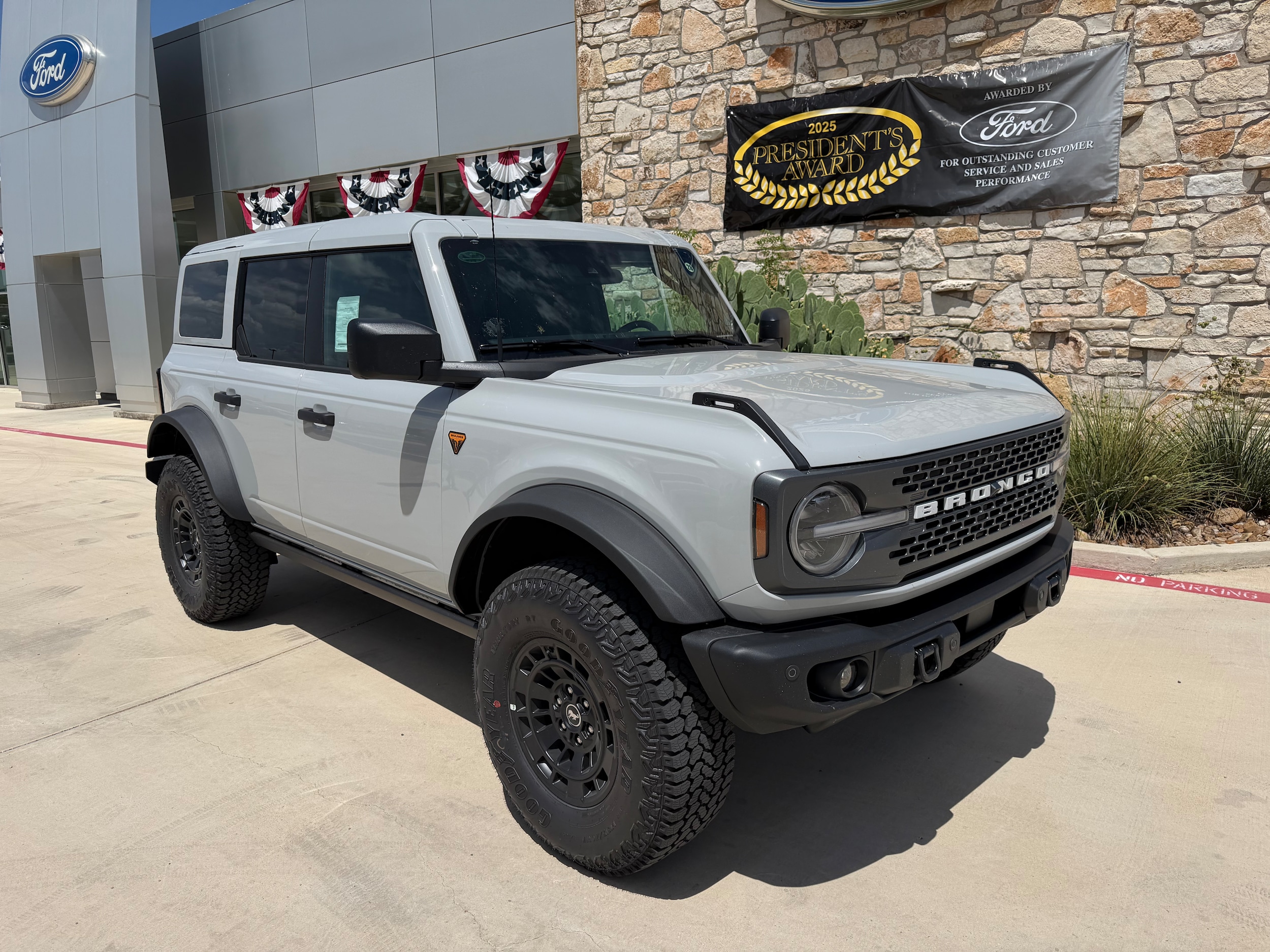 2026 Ford Bronco Badlands 4x4's photo