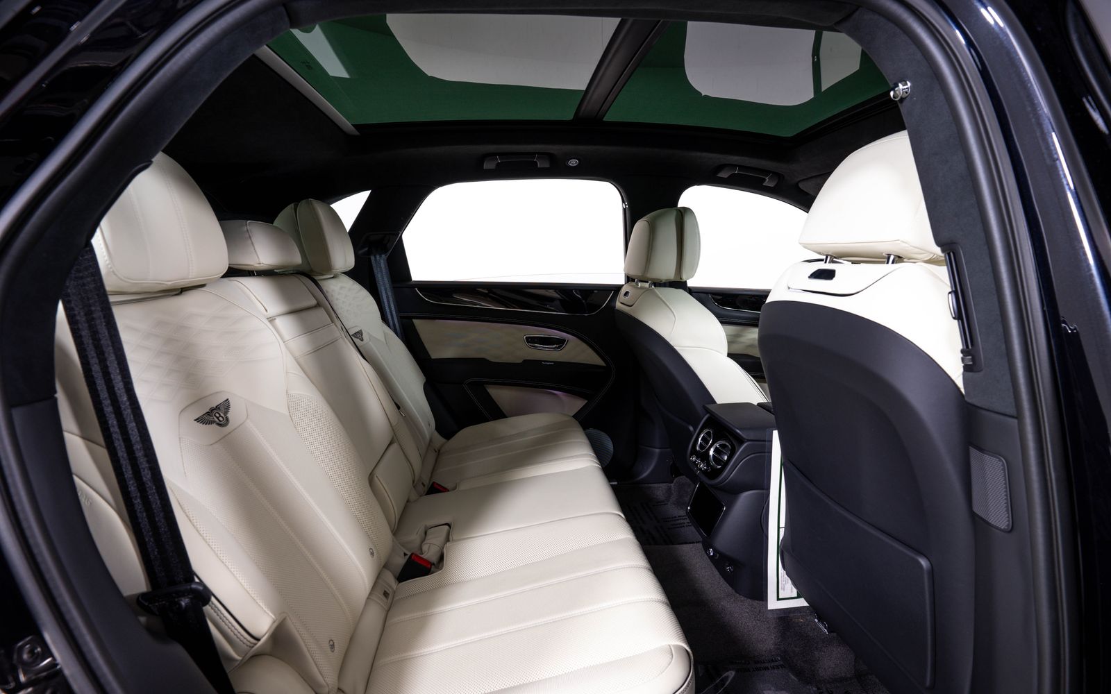 2025 Bentley Bentayga Azure - Photo 19