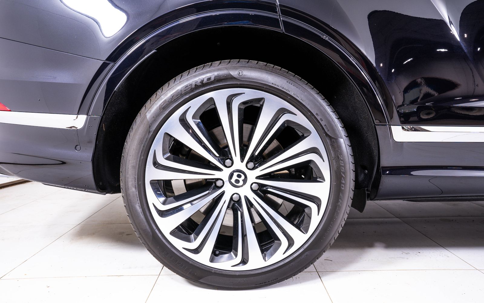 2025 Bentley Bentayga Azure - Photo 12