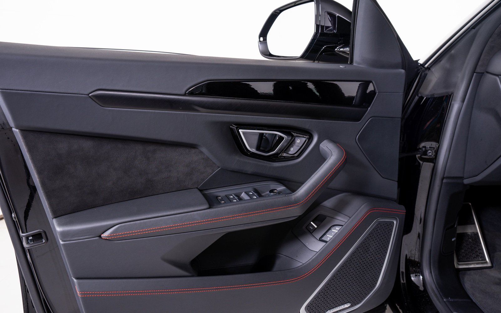 2024 Lamborghini Urus S - Photo 15