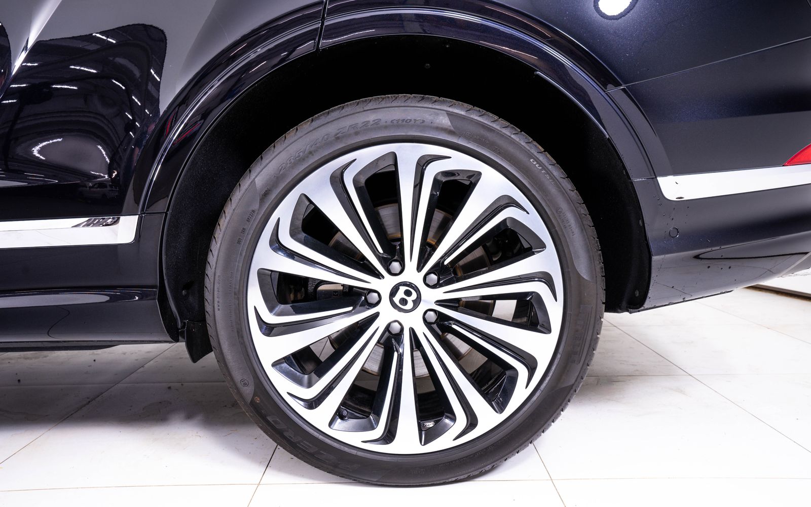 2025 Bentley Bentayga Azure - Photo 11
