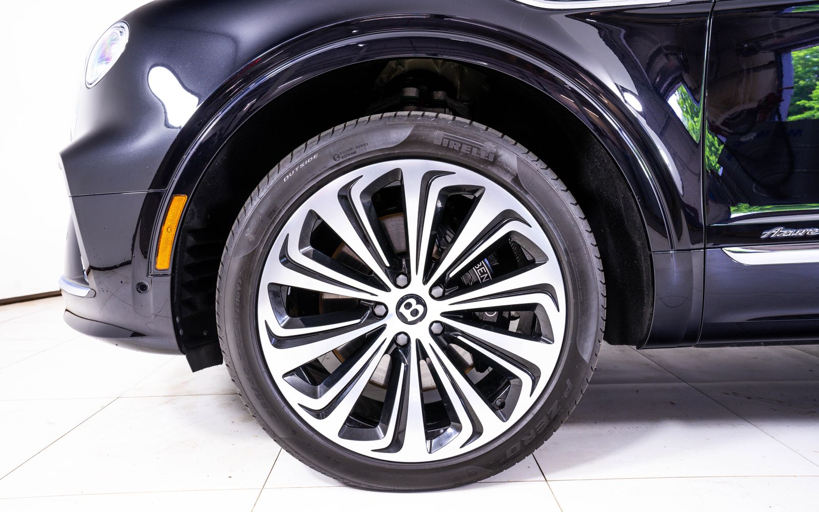 2025 Bentley Bentayga Azure - Photo 10