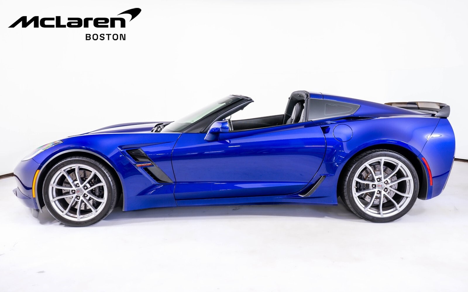 2017 Chevrolet Corvette Grand Sport 1LT photo 2