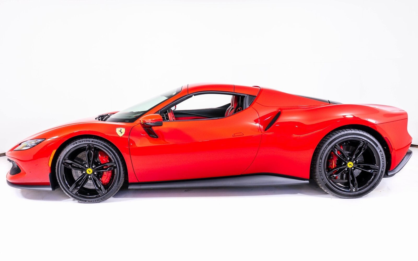 2024 Ferrari 296 GTS photo 3