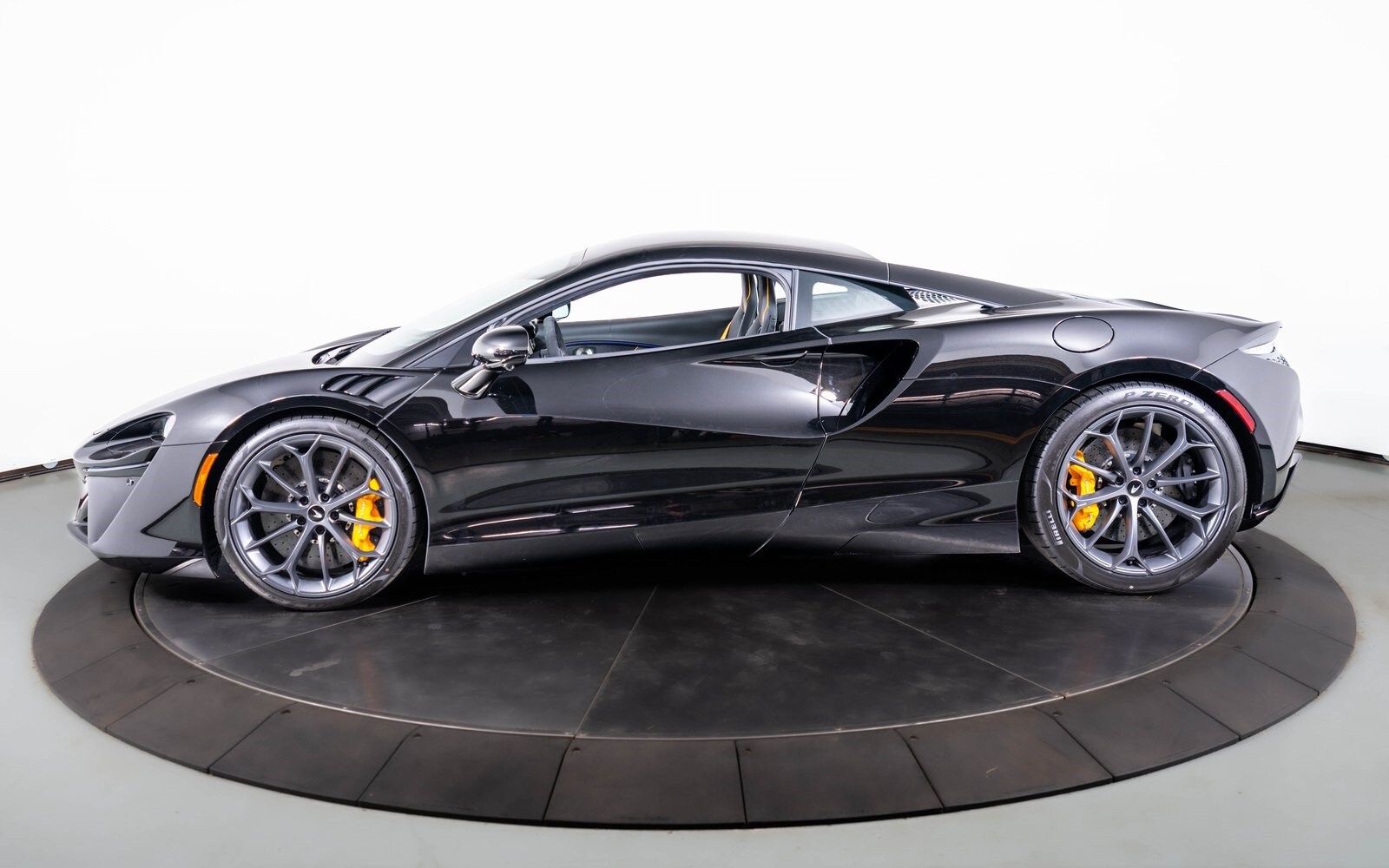 2024 Mclaren ARTURA photo 2